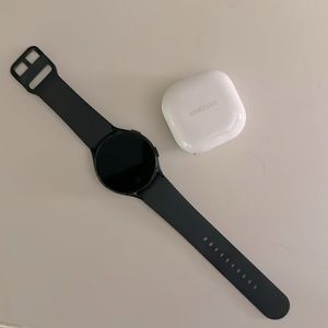 Samsung Galaxy 4 smart watch and Galaxy Buds 2 - USED